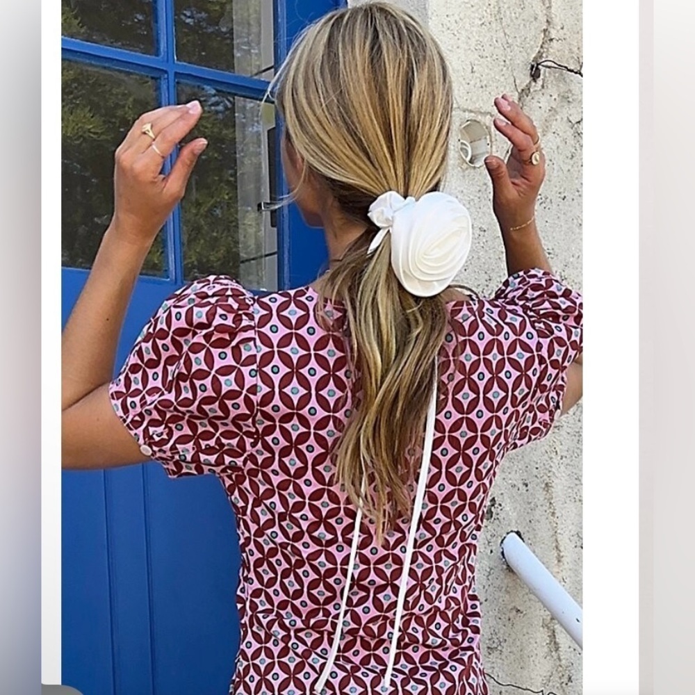 Free people Regal beauty flower scrunchie NWT